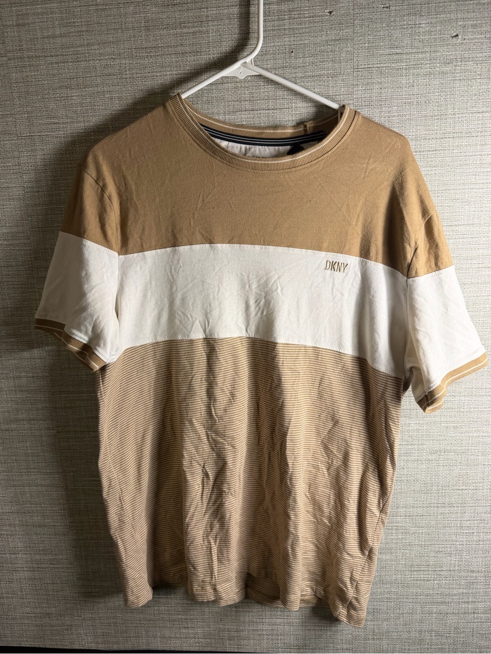 DKNY Men’s Tan & White Colorblock Short Sleeve Crew Tee